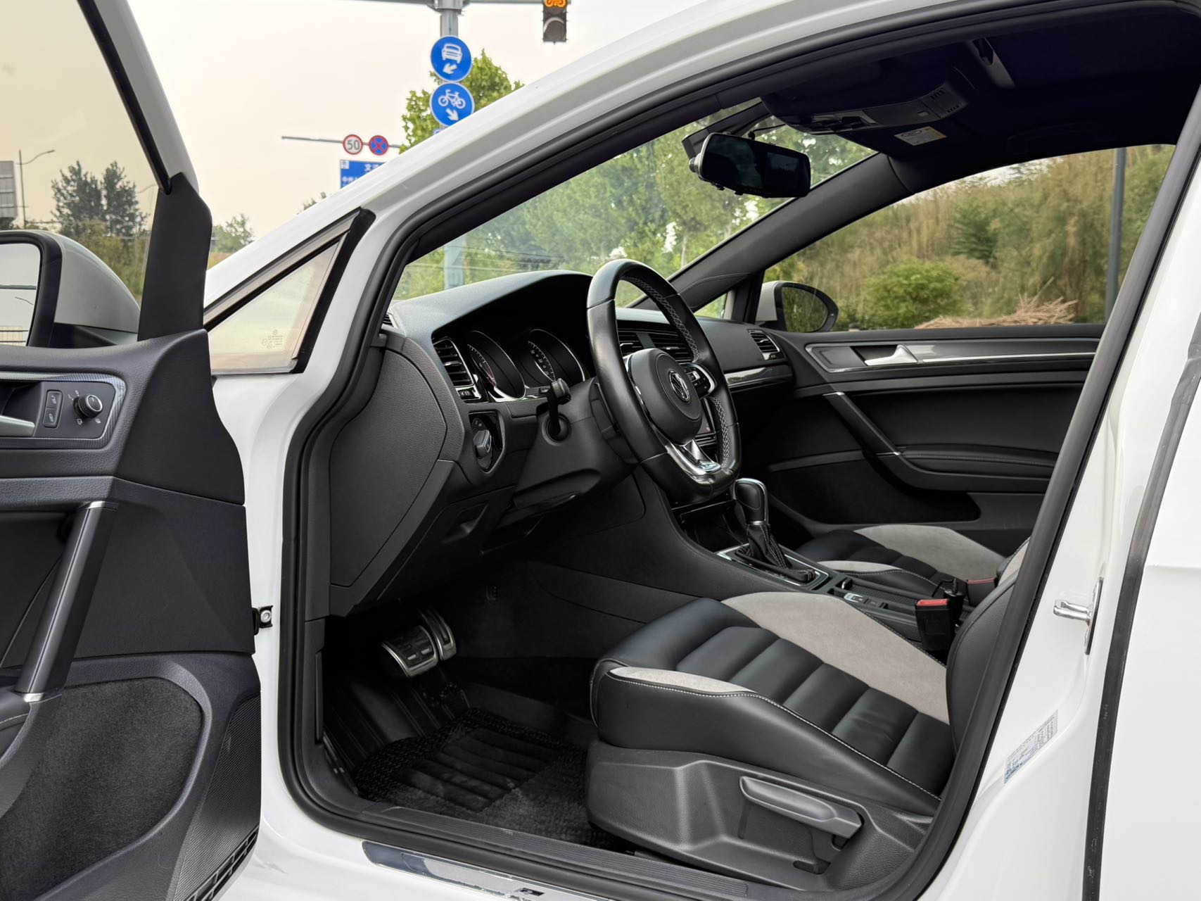 Volkswagen Golf 2019 car image #4