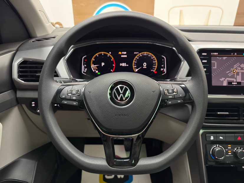 Volkswagen T-Cross 2023 car image #11