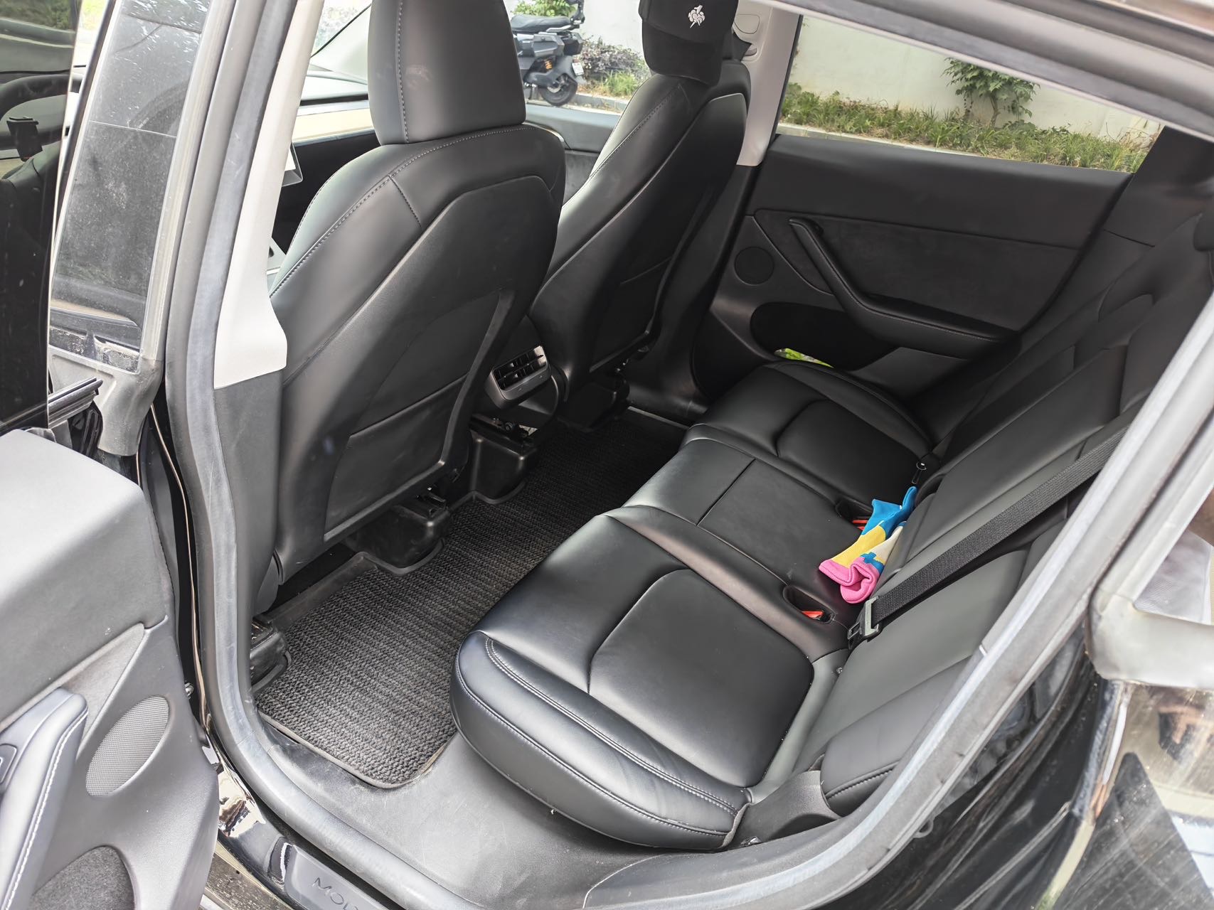 Tesla Model Y 2023 car image #4