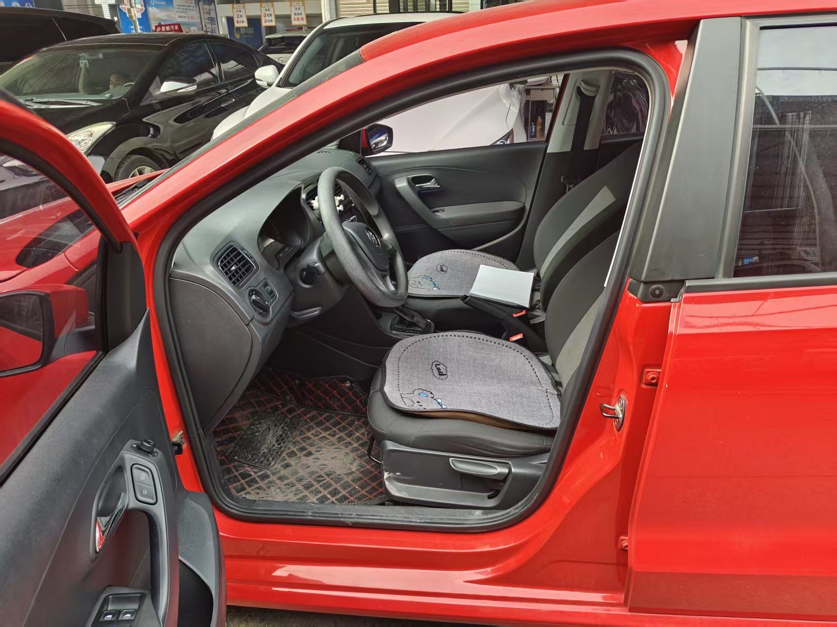 Volkswagen Polo 2018 car image #3