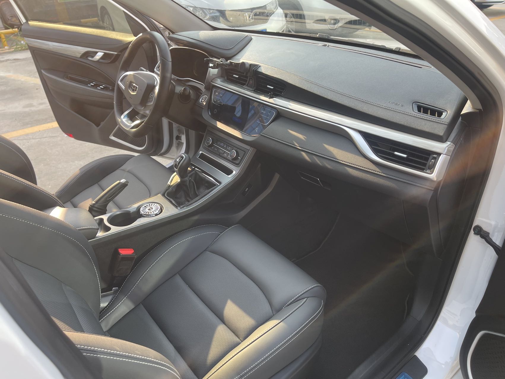 GEELY Emgrand 2019 car image #7