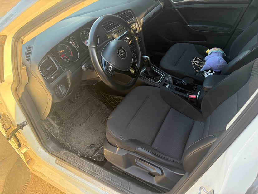 Volkswagen Golf 2018 car image #2