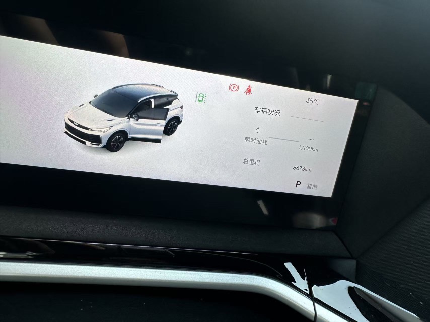 GEELY Coolray 2026 #5 GEELY Coolray 2026 car image #5