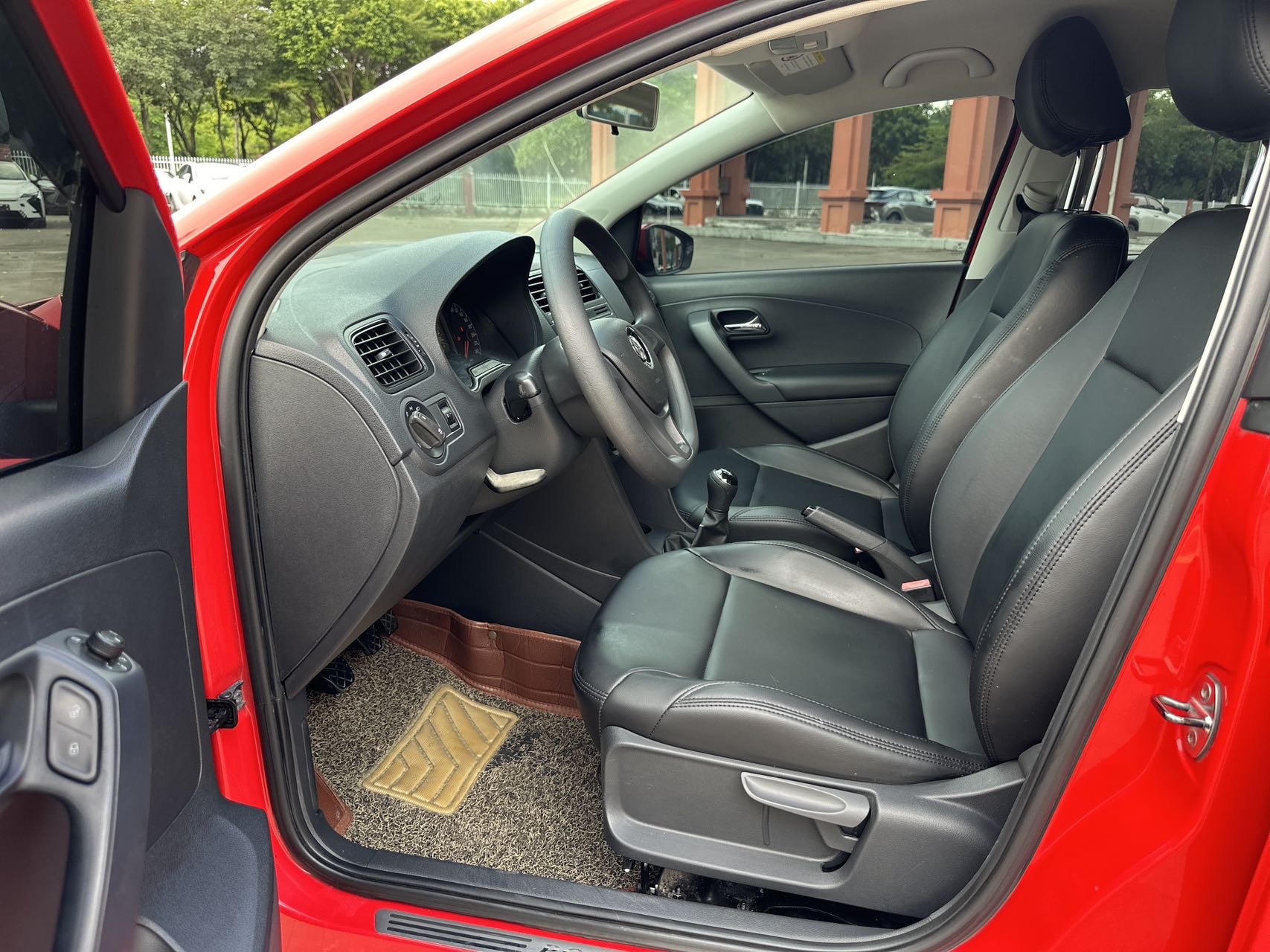 Volkswagen Polo 2014 car image #3