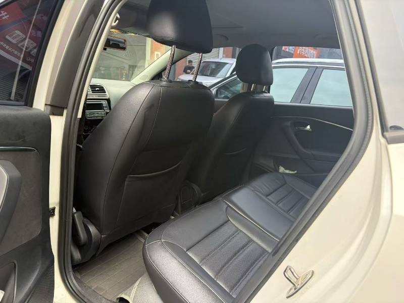 Volkswagen Polo 2015 car image #4