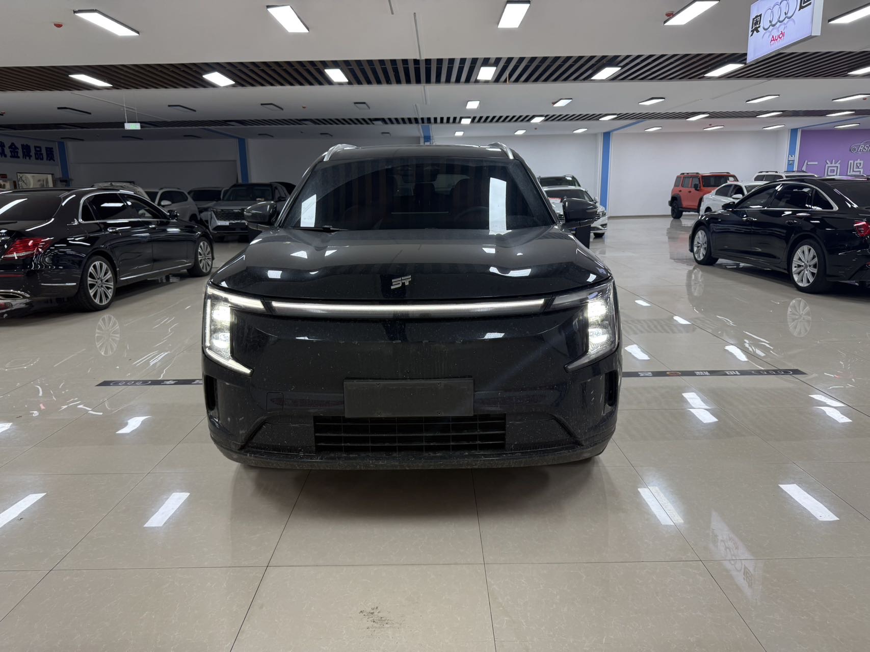 Jetour X70 PLUS C-DM 2025 #2 Jetour X70 PLUS C-DM 2025 car image #2