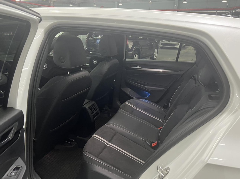Volkswagen Golf 2022 car image #6