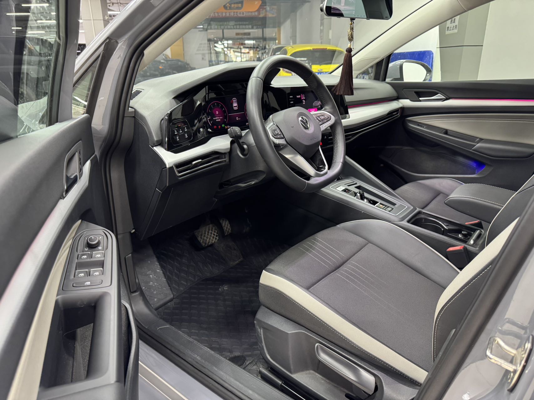 Volkswagen Golf 2022 car image #7