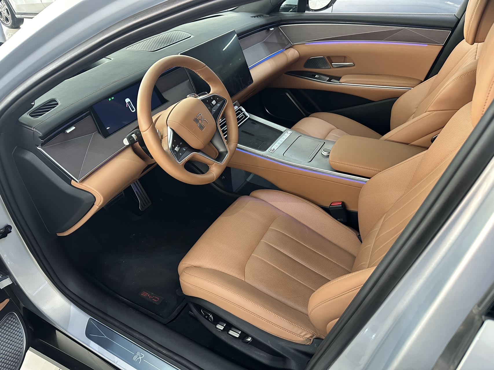 BYD HanL 2025 car image #6