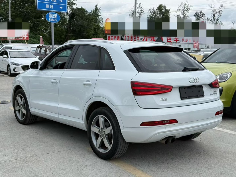 Audi Q3 2016 car image #3