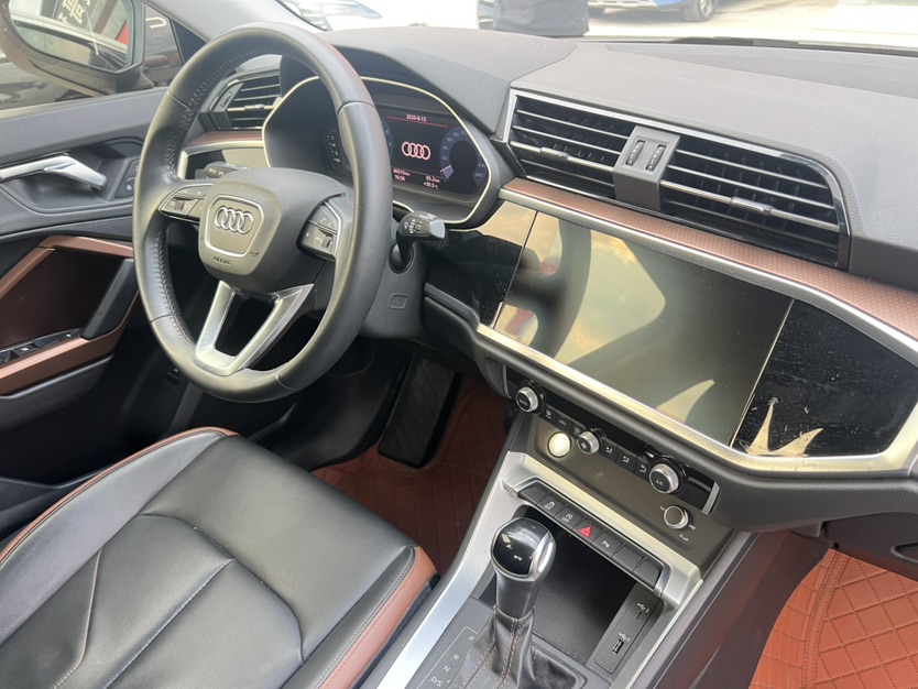Audi Q3 2020 car image #8
