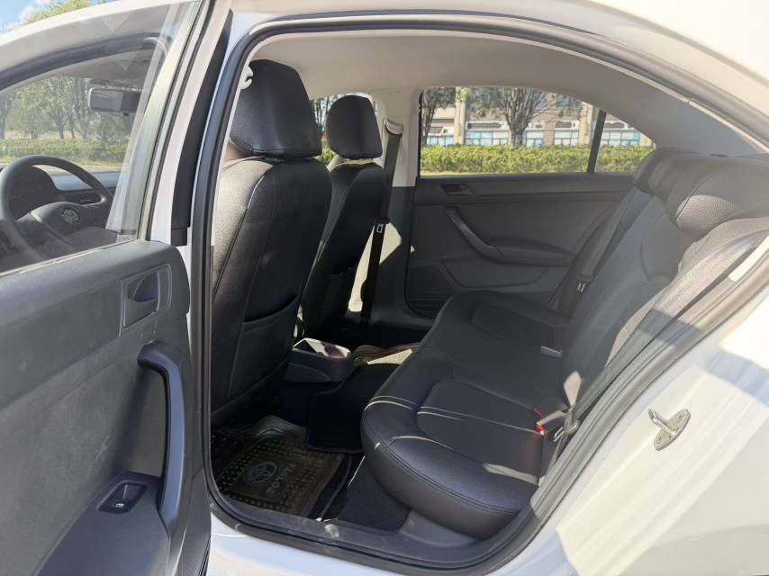 Volkswagen Santana 2016 car image #9