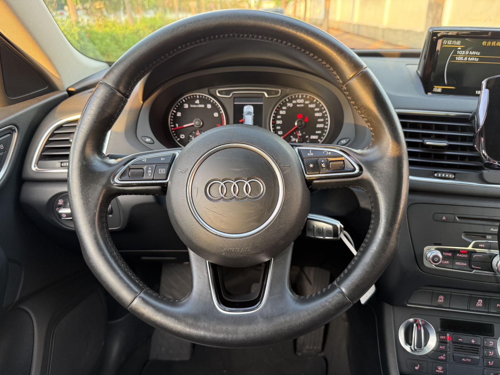 Audi Q3 2014 car image #7