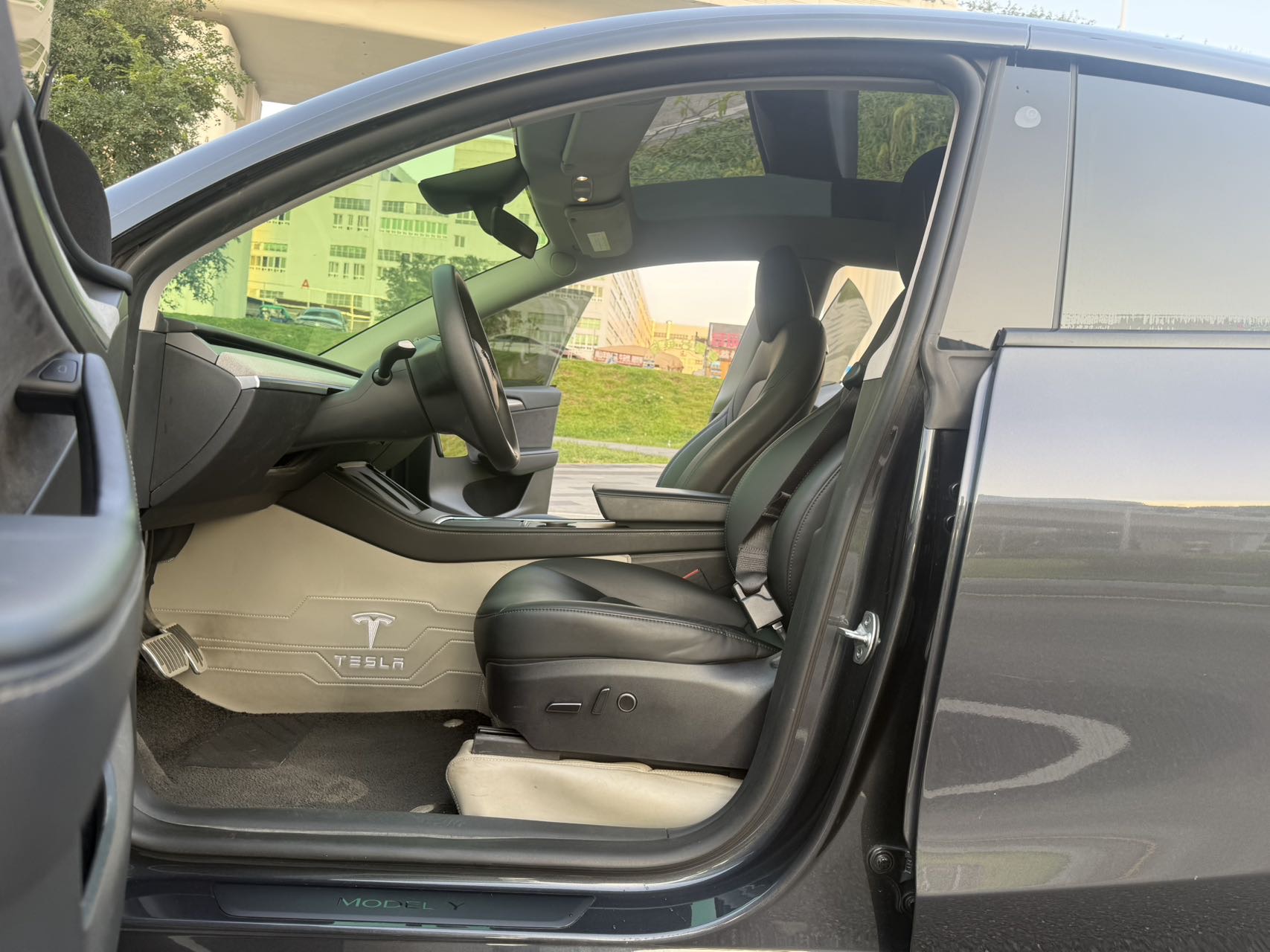 Tesla Model Y 2024 #5 Tesla Model Y 2024 car image #5