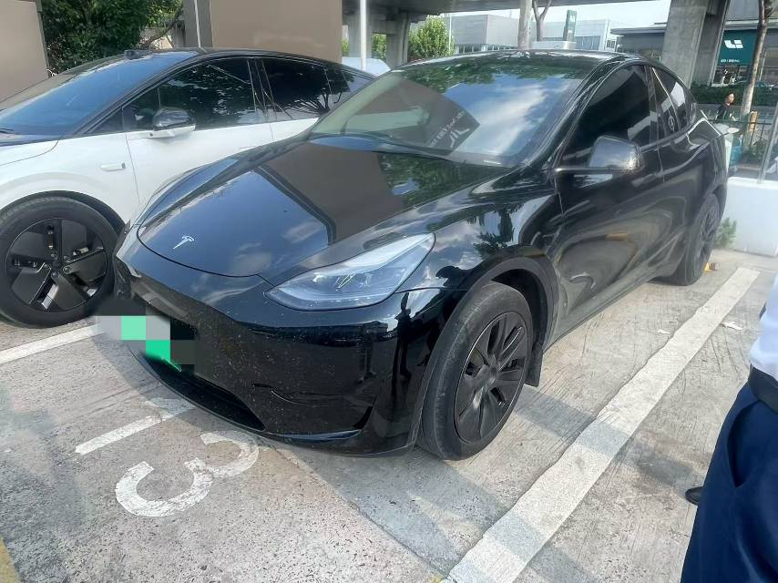 Tesla Model Y 2023 #2 Tesla Model Y 2023 car image #2