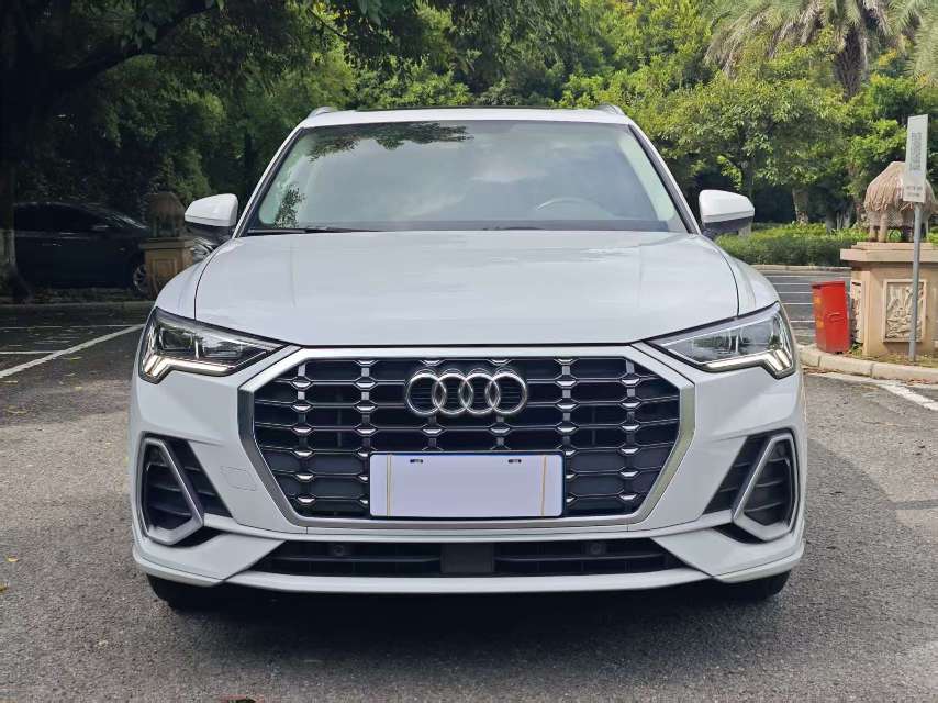 Audi Q3 2021 car image #2