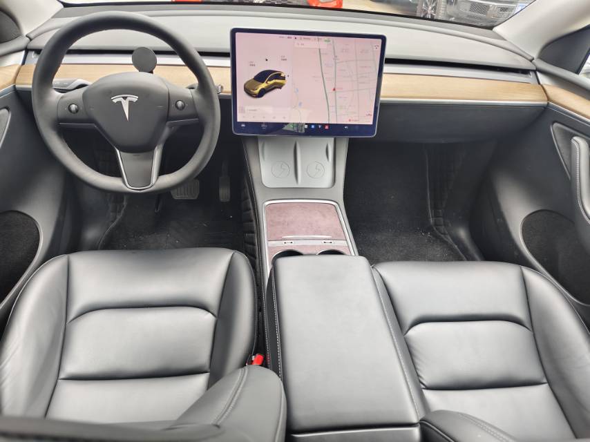 Tesla Model Y 2021 car image #3