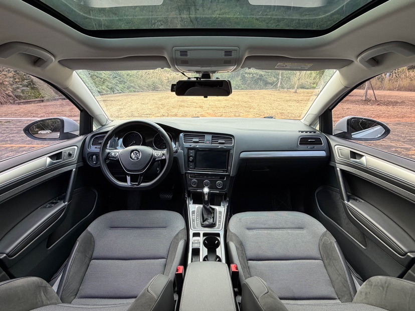 Volkswagen Golf 2019 car image #5
