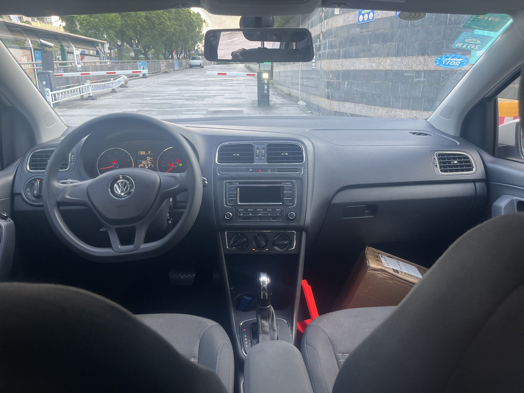 Volkswagen Polo 2014 car image #9