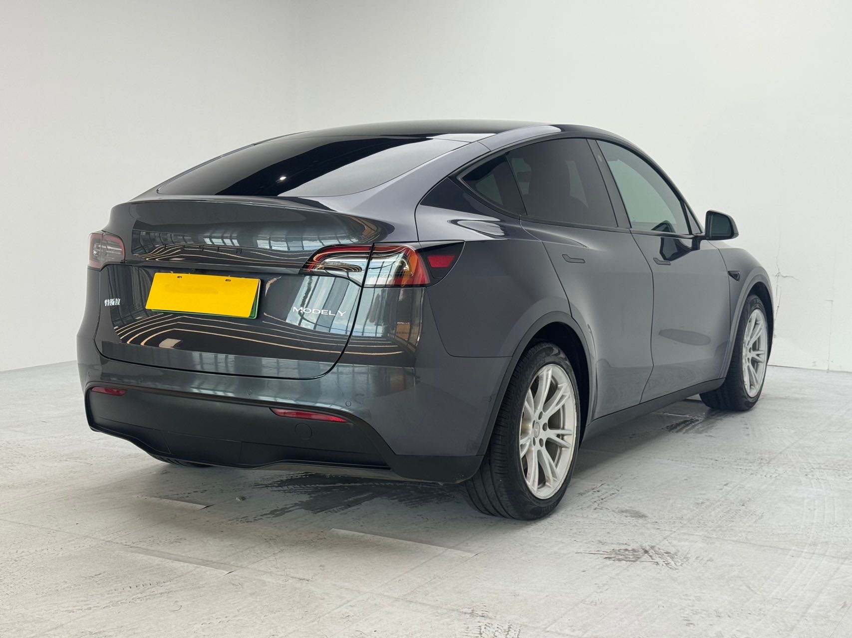 Tesla Model Y 2022 #4 Tesla Model Y 2022 car image #4