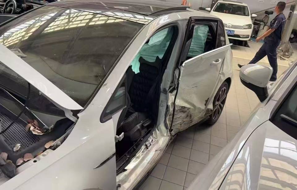 Volkswagen Golf 2019 car image #9