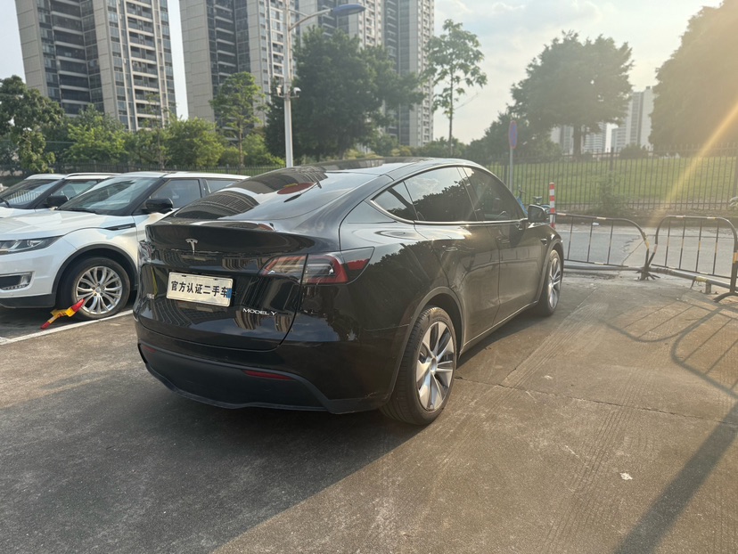 Tesla Model Y 2022 immagine di auto #8
