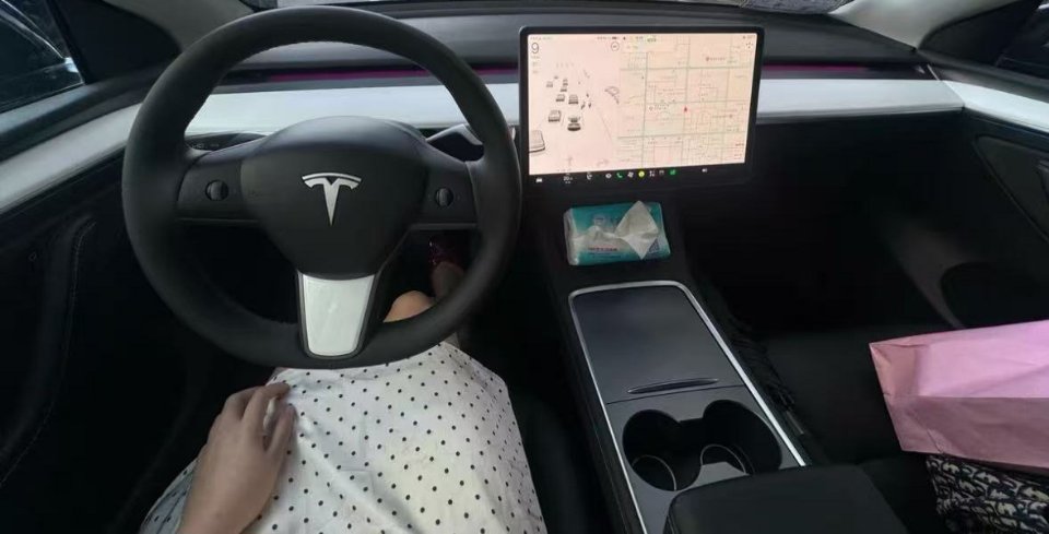 Tesla Model Y 2022 #5 Tesla Model Y 2022 car image #5
