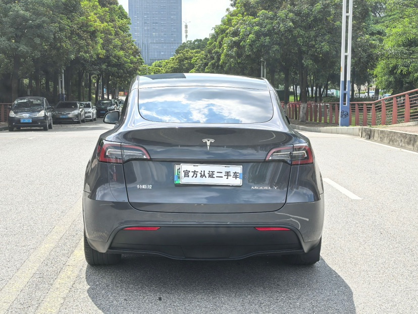 Tesla Model Y 2022 #8 Tesla Model Y 2022 car image #8