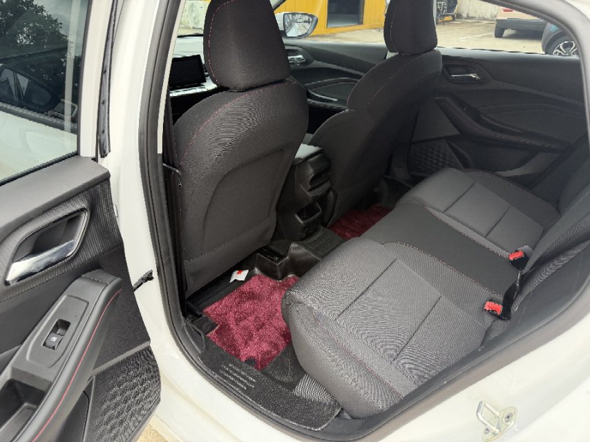 MG 5 2025 imagen de coche #7