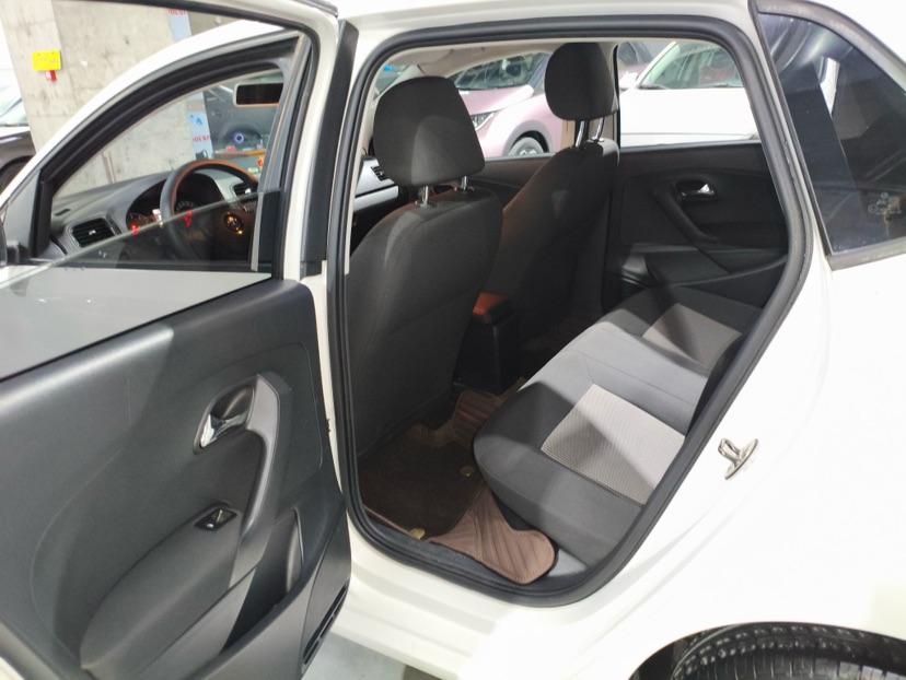 Volkswagen Polo 2016 car image #8
