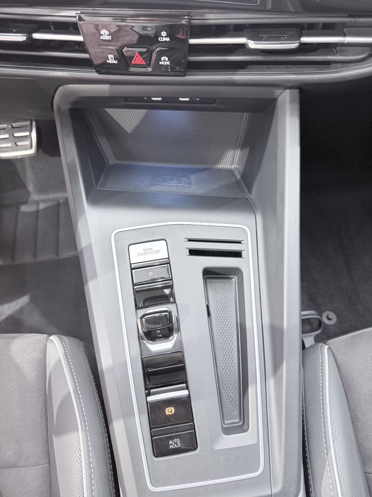 Volkswagen Golf 2024 car image #14