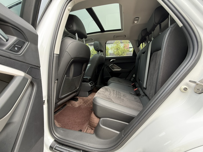 Audi Q3 2023 car image #5