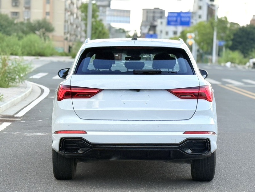 Audi Q3 2020 car image #9