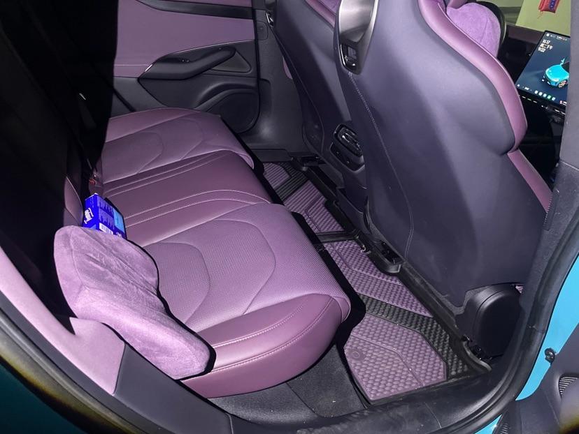 MI SU7 2024 immagine di auto #6