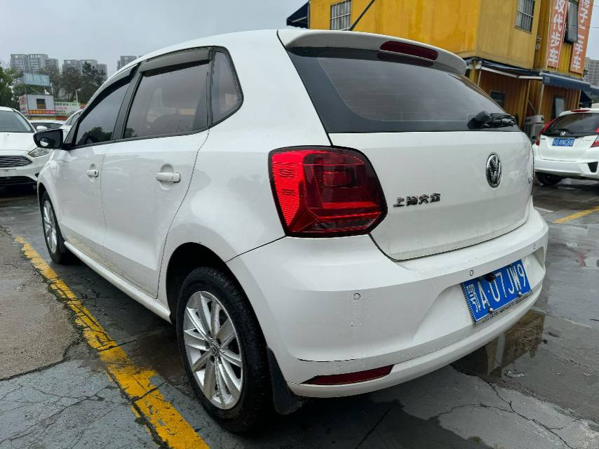 Volkswagen Polo 2015 car image #6