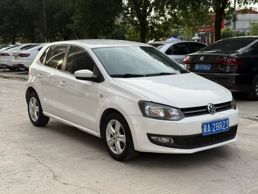 Volkswagen Polo 2012 car image #2