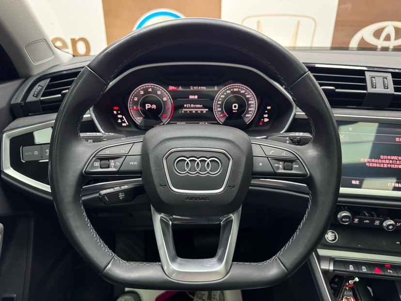 Audi Q3 2022 car image #11