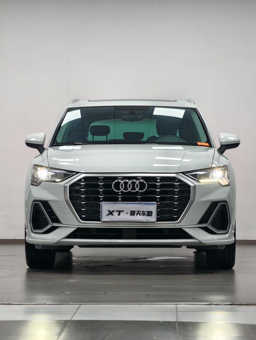 Audi Q3 2020 car image #2
