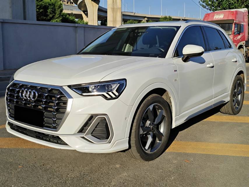 Audi Q3 2023 Audi Q3 2023 car image