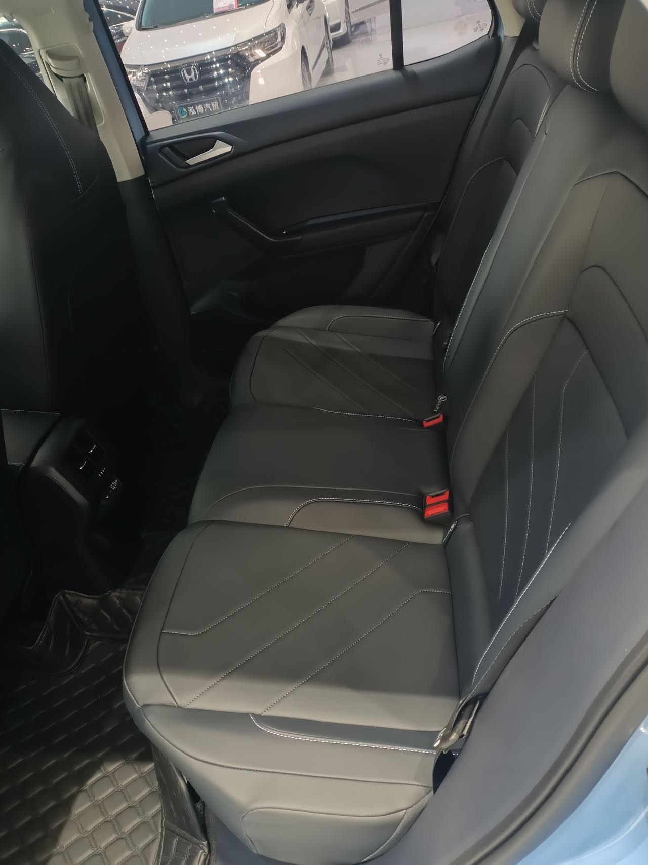 Volkswagen Tharu 2025 car image #6