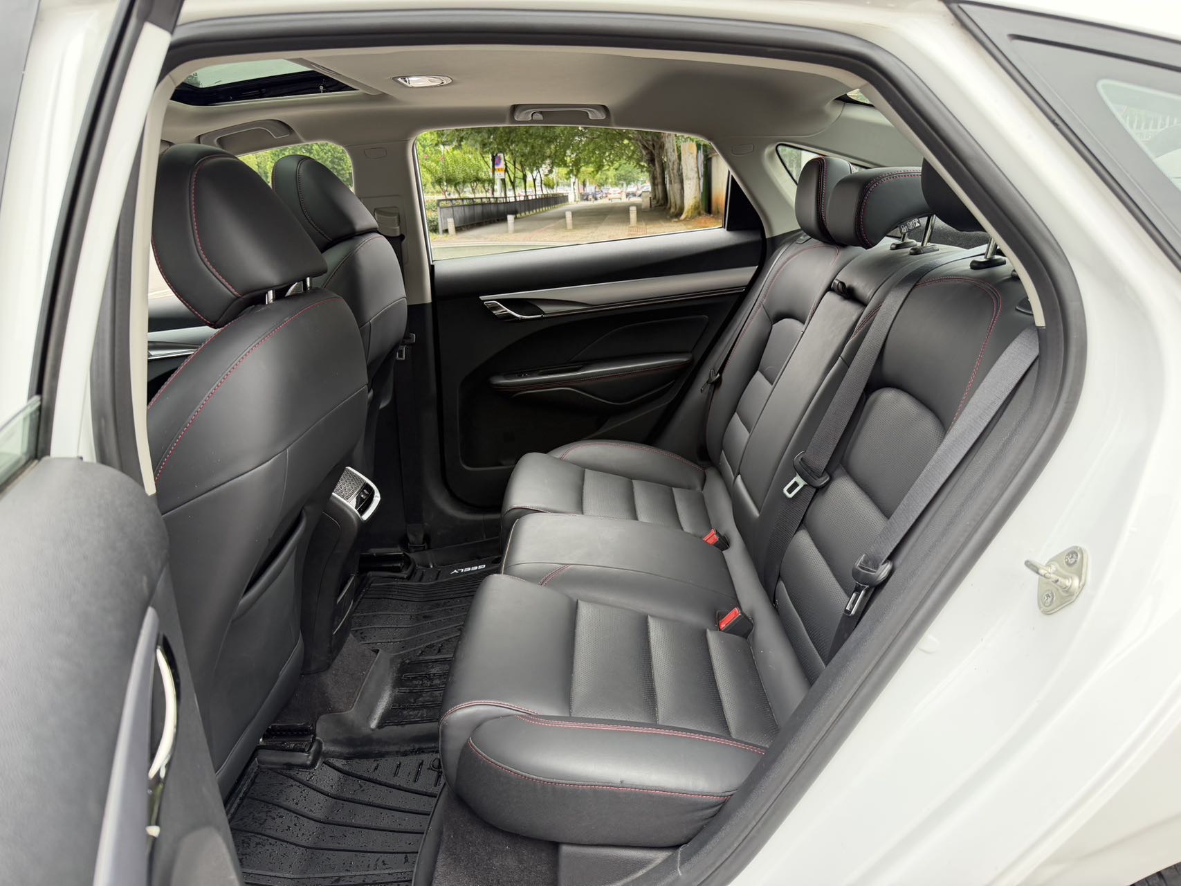 GEELY Binray 2019 car image #18
