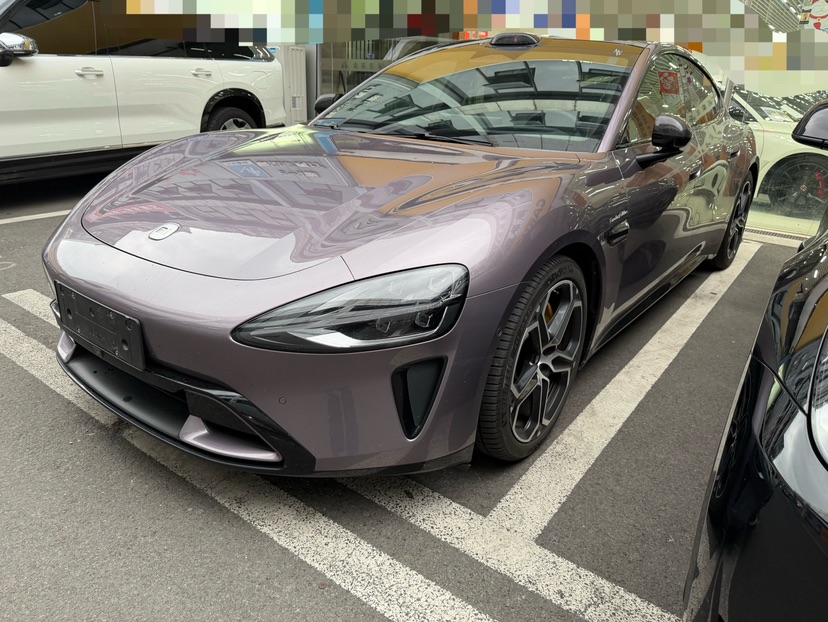 MI SU7 2024 immagine di auto 