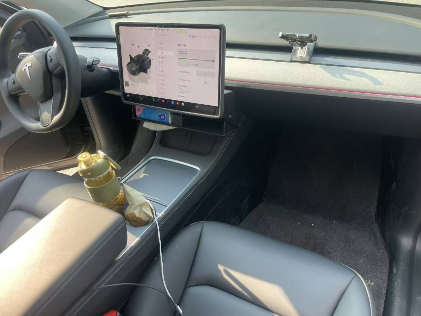 Tesla Model Y 2023 #4 Tesla Model Y 2023 car image #4