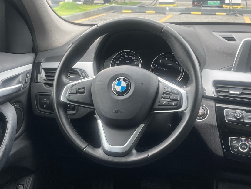 BMW X1 2019 car image #11