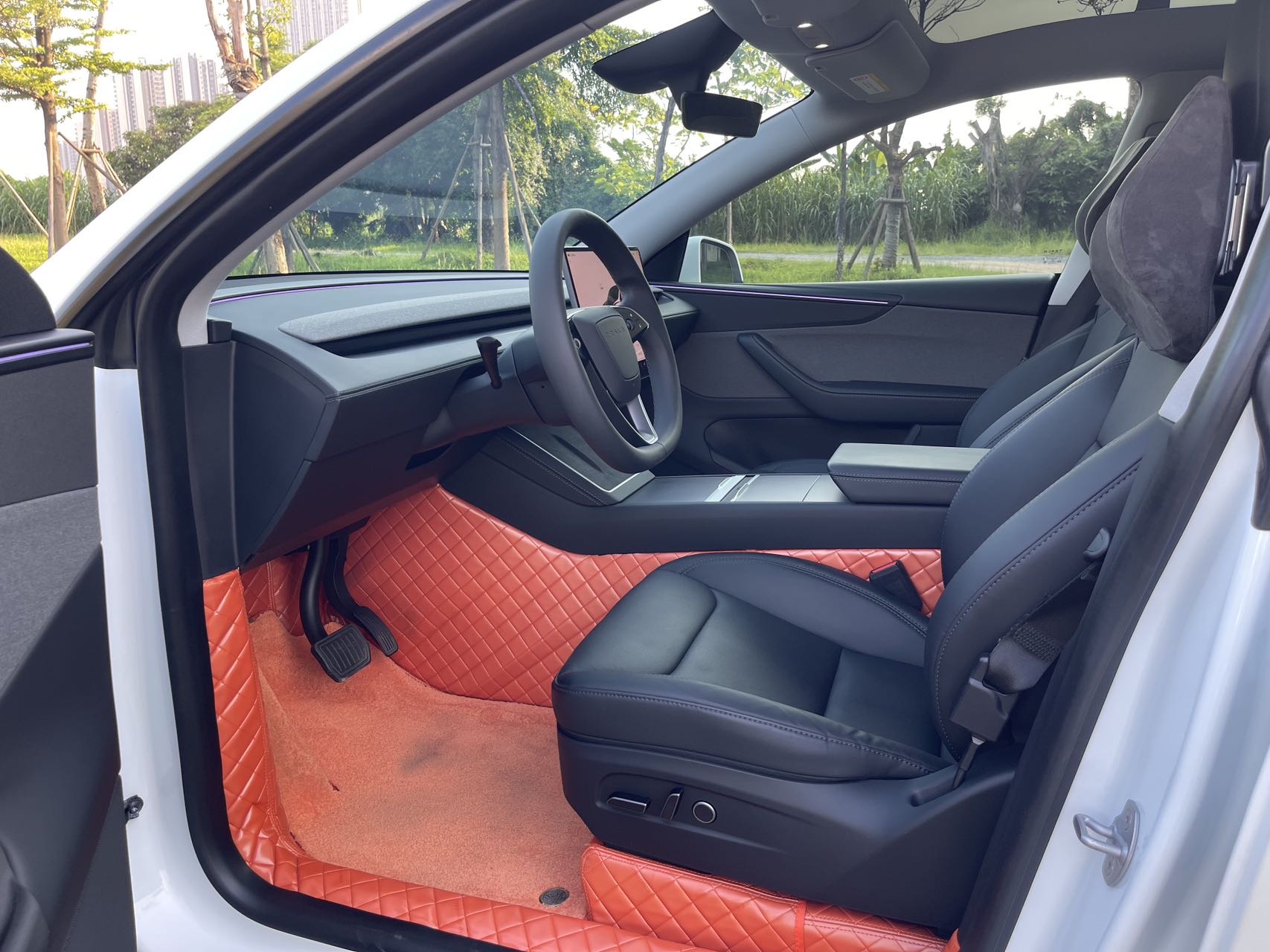 Tesla Model Y 2025 car image #8