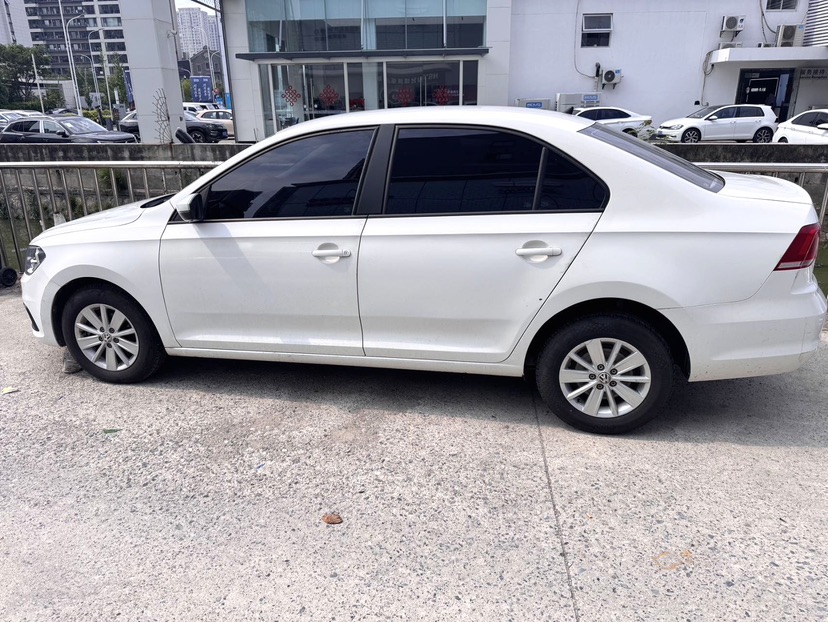 Volkswagen Santana 2018 car image #2