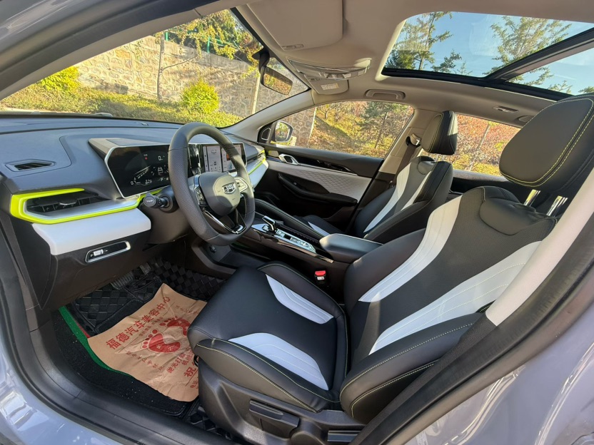 GEELY Coolray 2022 immagine di auto #4