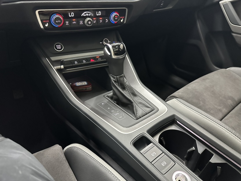 Audi Q3 2022 car image #13
