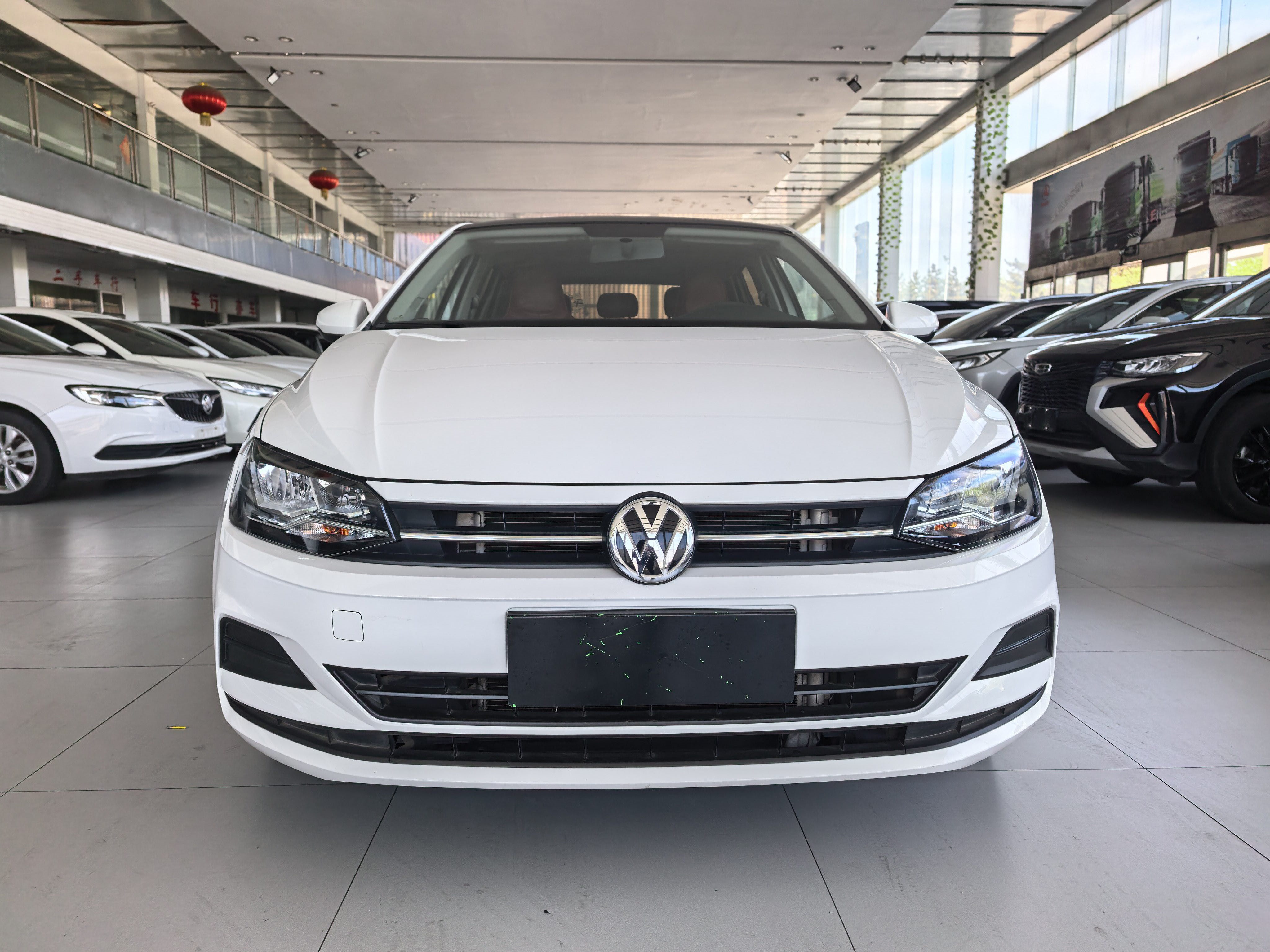 Volkswagen Polo 2020 car image #2