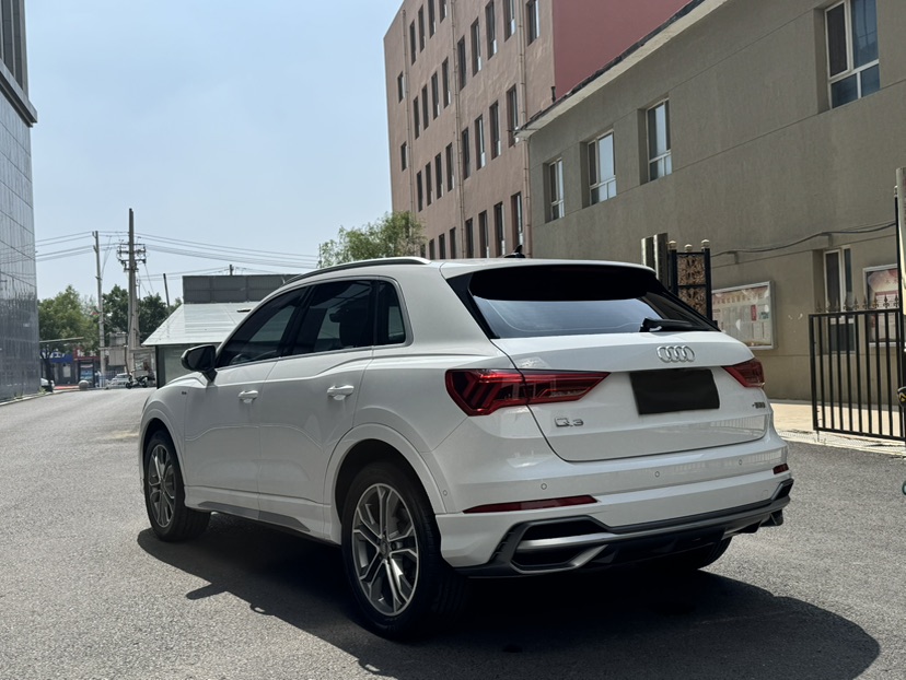 Audi Q3 2021 car image #7